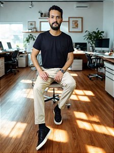 Camiseta Básica Minimalista Preta