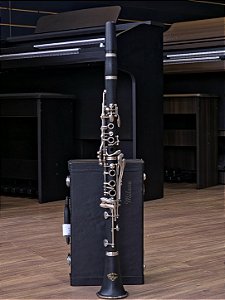 Clarinete em Si bemol c/ 17 chaves da marca Milano - Resina #CL-MILANO-130526