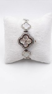 Relógio Feminino Pulseira Formato Trevo com Cristais Prata