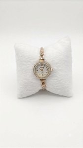 Relógio Feminino Ajustavel Redondo Com um design minimalista