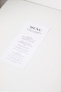 Menu com corte personalizado | Acabamento com ilhós e tassel