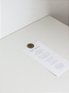 Menu com lacre de cera e borda em alto relevo | Menu/cardápio para casamento