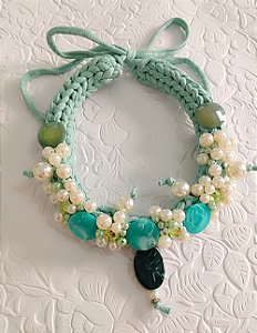 colar verde bordado