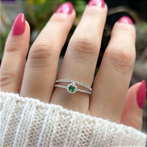 Anel formatura pedra verde duplo cravejado