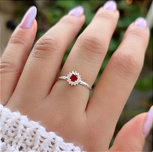 Anel formatura pedra vermelha cor rubi cravejado
