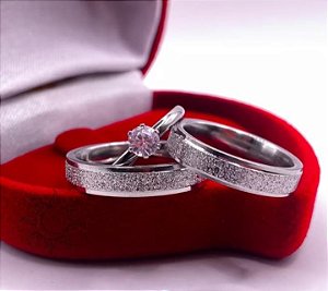 Aliança de Aço Prata com brilhinhos - 4mm - com solitário