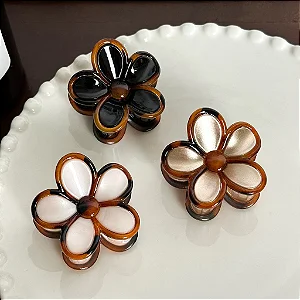 Caixa Fechada (1800) Piranha de Cabelo Flor 5 Pétalas Bicolor Perolado 5cm