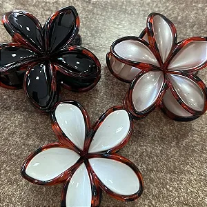 Kit 12 Piranha de Cabelo Flor Plumeria Perolado Frangipani 8cm