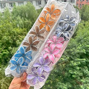 Caixa Fechada (1800 unidades) Piranha de Cabelo Plumeria Flor Efeito Perolado 5cm
