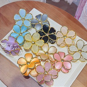 Caixa Fechada (600 unidades) Piranha Presilha de Cabelo Flor Arredondada Cor Sortida 8cm