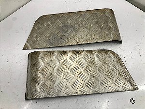 CHAPA DE ACABAMENTO DO PARA-LAMA LAND ROVER DEFENDER 84-98 (PAR)