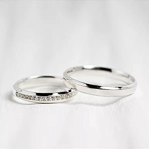 PAR DE ALIANÇAS DE NAMORO PRATA 950 3MM CANTO CHANFRADO 10 PEDRAS DE ZIRCONIA