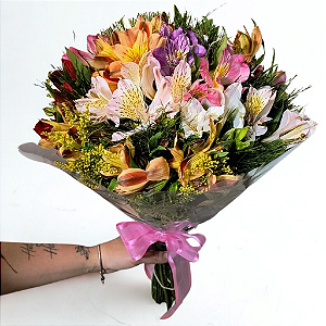 Buquê de Alstroemérias Coloridas