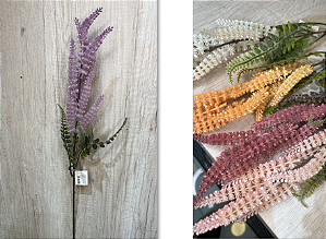 Galho Artificial de Lavanda – Ref. 94011 Galho com hastes longas e flores delicadas em formato espigado, folhagem verde