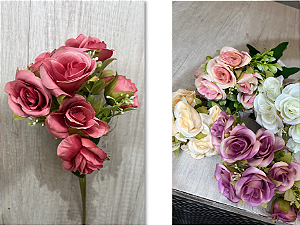 Buquê Artificial de Rosas – Ref. 93083 Flores com acabamento realista e folhagem verde. Cores: Rosa, Roxo, Creme e Branc