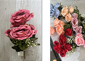 Buquê Artificial de Rosas com Botões e Folhagem – Disponível em Diversas Cores (Vermelho, Rosa, Lilás, Pêssego e Azul),