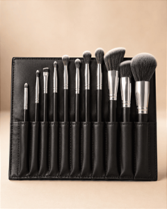 CONJUNTO COM 10 PINCEIS DE MAQUIAGEM EM DIFERENTES FORMATOS