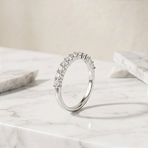 Anel Meia Aliança Prata 925 Cravejada em Moissanite - Banho de Ródio