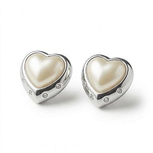 Brinco de coração em madrepérola com banho de prata