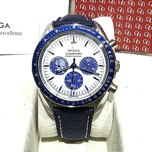Relógio Omega Speedmaster Silver Snoopy Award Chronograph