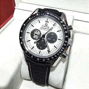 Relógio Omega Speedmaster Silver Snoopy Award Limited Edition