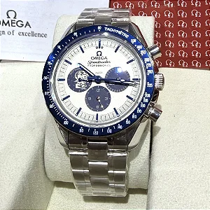 Relógio Omega Speedmaster Silver Snoopy Award Collector's Edition