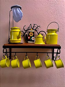 Kit Cantinho do Café com Kit Bule Amarelo em Alumínio com Canecas Amarelas Leiteira e Açucareiro
