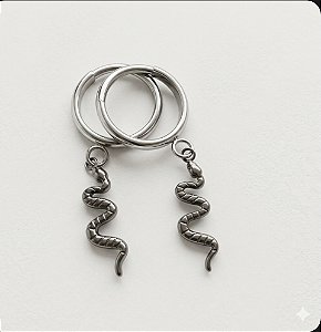 Par de Brinco Titânio com Pingente Cobra 10mm