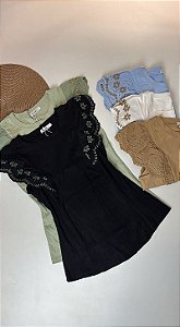 Blusa Feminina com Detalhes Renda