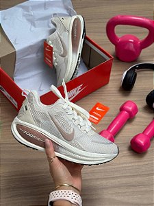 Tênis NIKE Vomero 18