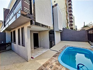 Casa com Piscina na Vila Tupi Praia Grande | Diária Sob Consulta