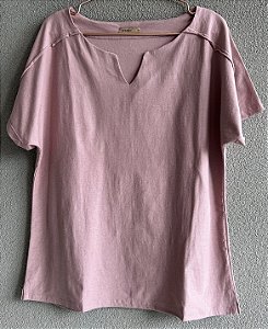 Blusa gola redonda com V manga curta
