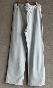 Calça de Moletom reta com cos desfiado