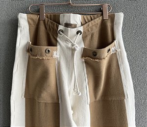 Calça moletom listrado com bolsos
