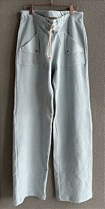 Calça de Moletom com bolso envelope e cordão