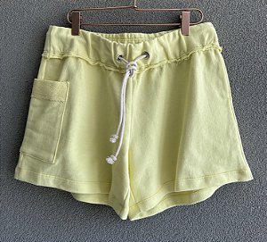 Short em Moletom cós desfiado com bolso lateral