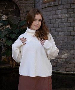 Blusa Tricô Malu | Gola Alta Ampla - Modelagem Oversized