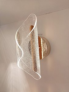 Arandela LED 7W 3000K 420LM Bivolt Metal Dourado e Acrílico 28×8×13CM