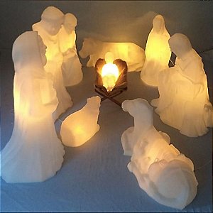 Presépio Iluminado Branco em PVC para Jardim com 9 Peças