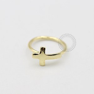 AR28 Argola Fina Torção Cruz  Banho Ouro