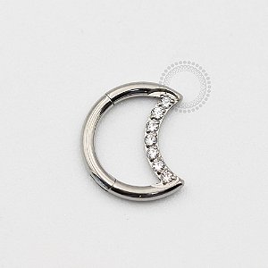 TN444 Segmento Lua Daith Cravejado Titânio ASTM F136