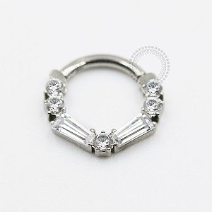 TN697 Segmento Frontal 8mm CZ Baguetes Titânio ASTM F136