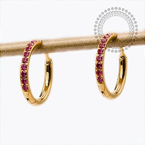 TN2530 Brincos Argola CZ Rubi 12mm Titânio PVD Gold