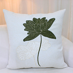Almofada Bordada em Linho 52x52 Lotus Botânico Verde/Cru