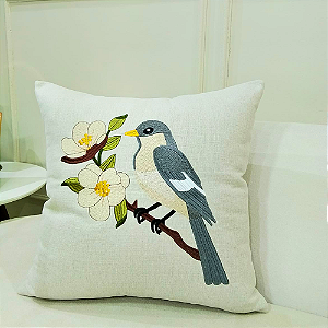 Almofada Bordada em Linho 52x52 - Andorinha em Flor