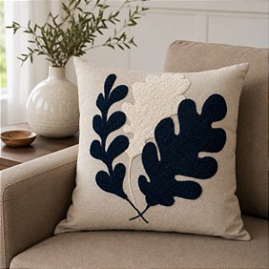 Almofada Bordada em Linho 52x52 - Tri-Folha Marinho/Branco
