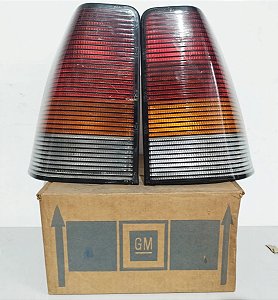 Par Lanterna Traseira Gm Kadett Gs Gsi Original Carto Raro Esquerdo Tricolor