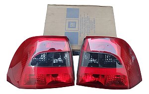 Par Lanterna Traseira Gm Vectra 00 / 05 Fumê Original Arteb  Direito Fumê