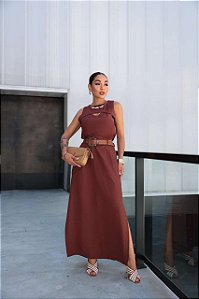 Conjunto saia longa e blusa em alfaiataria