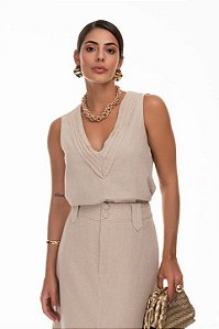 Blusa Vitória de linho com pregas no decote
